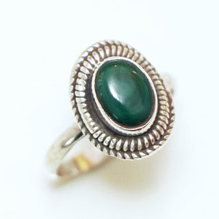 Bijoux ethniques Indiens bague en argent 925 massif femme fine petite ovale filigranes pierre fine Malachite vert - Inde 125