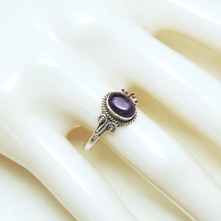 Bijoux ethniques Indiens bague fine argent 925 filigranes et pierre fine ovale Amthyste violet - Inde 026 b