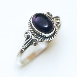 Bijoux ethniques Indiens bague fine argent 925 filigranes et pierre fine ovale Amthyste violet - Inde 026