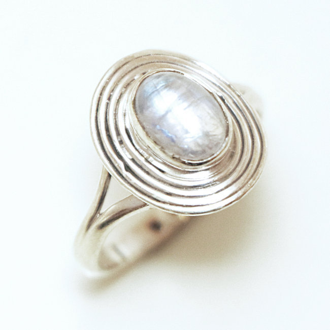 Bague ovale filigranes en argent 925 et Pierre de lune - Inde 124