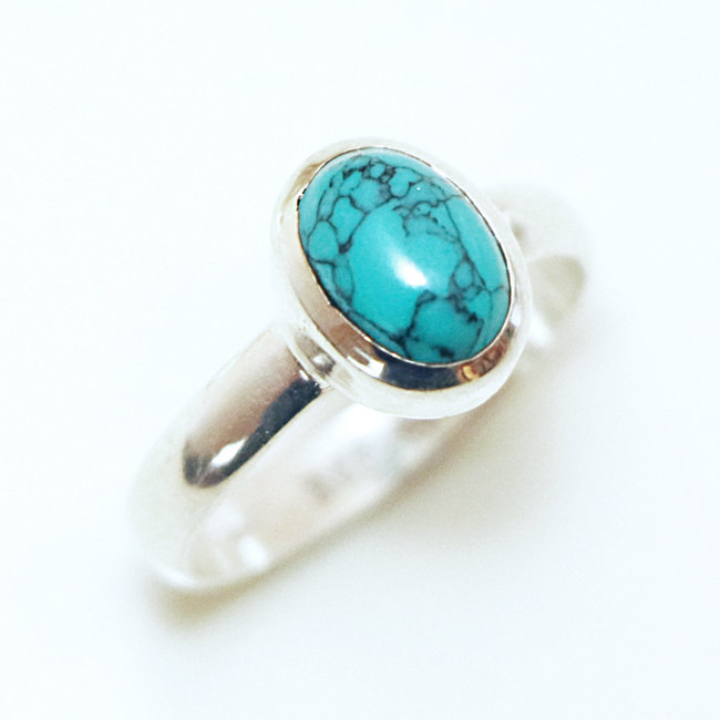 Bague fine ovale en argent 925 et Howlite turquoise - Inde 126