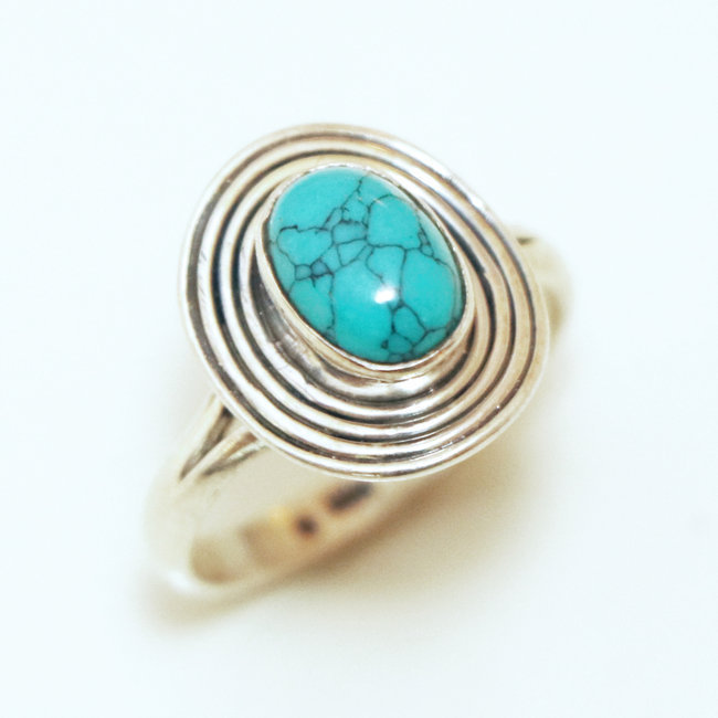 Bague ovale filigranes en argent 925 et Howlite turquoise - Inde 124