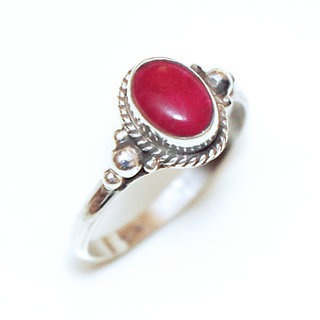 Bijoux ethniques Indiens bague en argent 925 massif femme et pierre fine ovale perles perles billes trio filigranes Ocorindon Rubis rouge rose - Inde 149