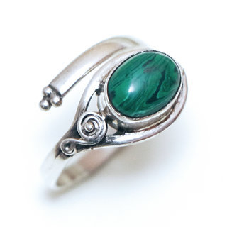 Bijoux ethniques Indiens bague en argent 925 fine rglable ajustable femme filigranes petites ovales et pierre fine Malachite vert fonc - Inde 074