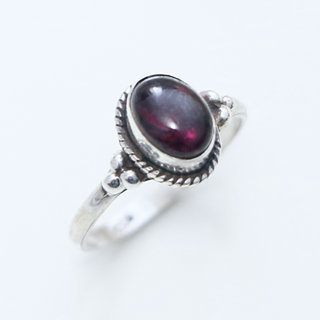 Bijoux ethniques Indiens bague en argent 925 massif femme et pierre fine ovale perles perles billes trio triple filigranes Grenat rouge - Inde 155