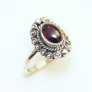 Bijoux ethniques Indiens bague en argent 925 massif femme pierres semi-prcieuses Grenat rouge fonc fine ovale perles billes filigranes - Inde 156a