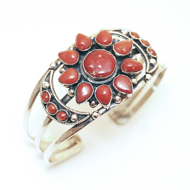 Bracelet manchette ajouré fleur argent 925 et Corail - Népal 048