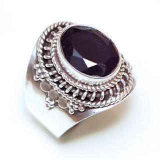 Bijoux ethniques Indiens bague argent 925 Chevalire ovale filigranes et pierre fine Amthyste violet facettes - Inde 017S