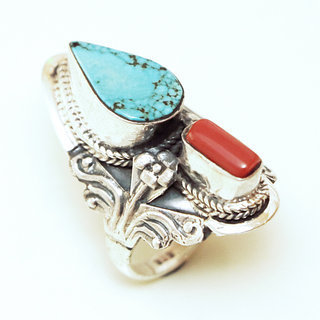 Bijoux ethniques indiens bague en argent 925 et pierre fine grande ovale triangle filigranes turquoise vritable et corail rouge npalais - Npal 172