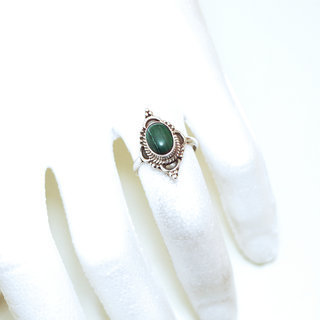 Bijoux ethniques Indiens bague en argent 925 massif femme jeune fille fine petite ovale fleur perles perle pierre fine malachite verte - Inde 133 b