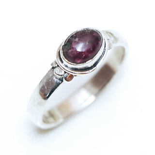 Bijoux ethniques Indiens bague argent 925 massif ovale filigranes pierre de verre cristal rose Grenat - Inde 168