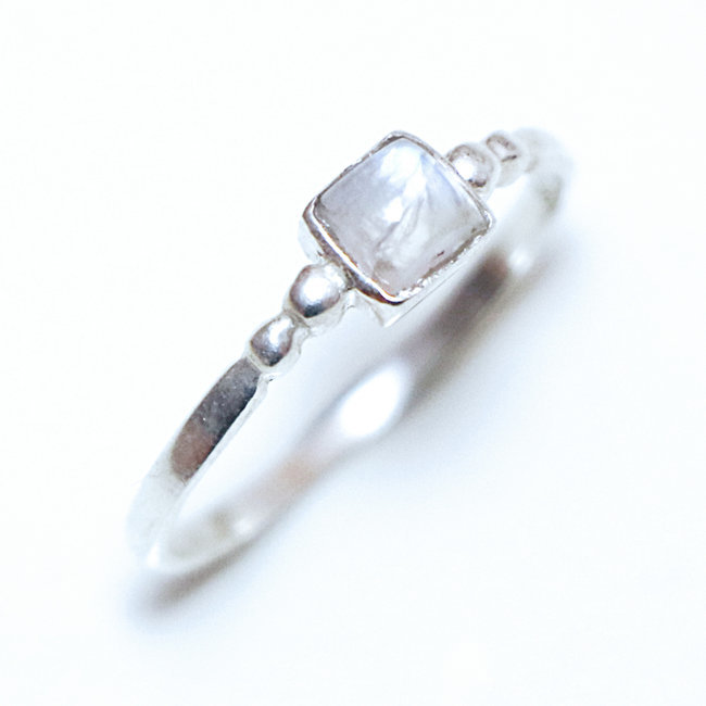Bague fine carrée argent 925 et Pierre de Lune - Inde 169