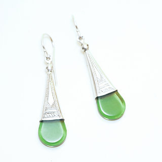 Bijoux touareg ethniques boucles d'oreilles femme argent 925 massif graves longues pendantes et pierre Verre artisanal vert clair pistache Ingall - 014 a