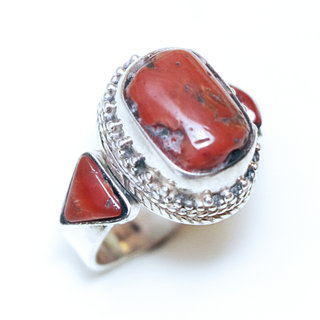 Bijoux ethniques indiens bague en argent 925 massif femme filigranes ovale triangle et pierre fine vraie Corail rouge  - Npal 178