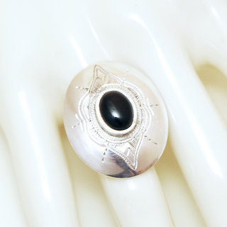 Bijoux touareg ethniques bague en argent 925 massif femme grande ovale grave et pierre fine Onyx noir sombre gravures - Niger 053 b