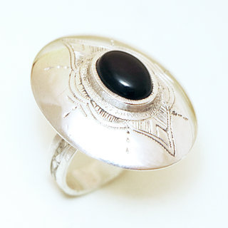 Bijoux touareg ethniques bague en argent 925 massif femme grande ovale grave et pierre fine Onyx noir sombre gravures - Niger 053 a