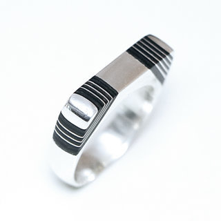 Bijoux ethniques touareg berbres bague en argent 925 massif femme homme carre design contemporaine lisse bois d'bne - Niger 053 a