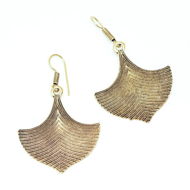 Bijoux Indiens Ethniques boucles d'oreilles feuilles gingko pendantes en bronze doré or gravé filigranes dentelle perles - Inde 064 a
