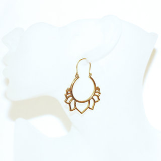 Bijoux Indiens Ethniques boucles d'oreilles croles dores filigranes boho gipsy bohme Fleur Lotus en bronze dor or grav - Inde 073 b