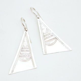 Bijoux ethniques touareg boucles d'oreilles en argent 925 massif femme pendantes longues plates graves triangle - Niger 089a