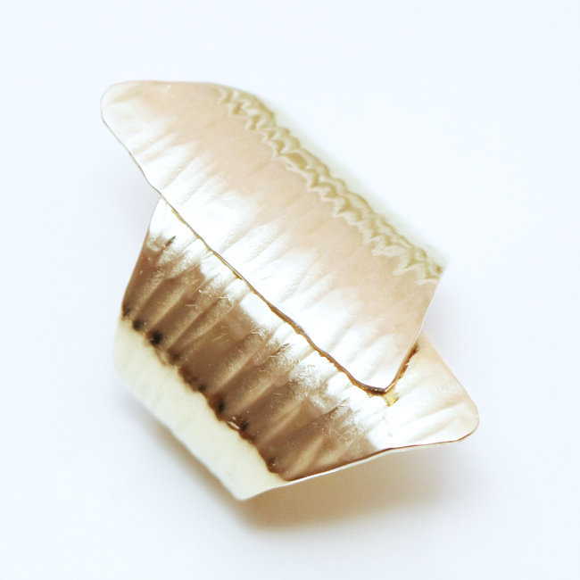 Bague papillon martelé rayé Peul-Fulani réglable bronze doré - Mali 050