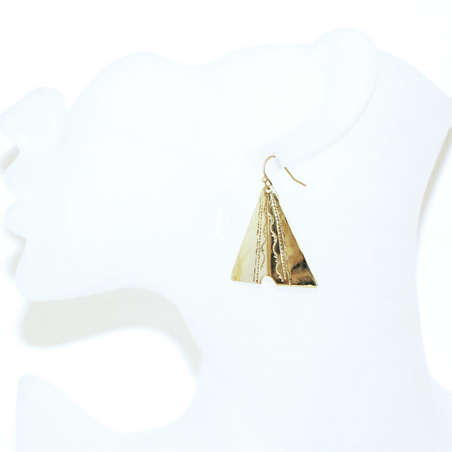 Bijoux ethniques touareg boucles d'oreilles pendantes longues tombantes triangles peul fulani gravées bronze dorée or - Mali 146 b