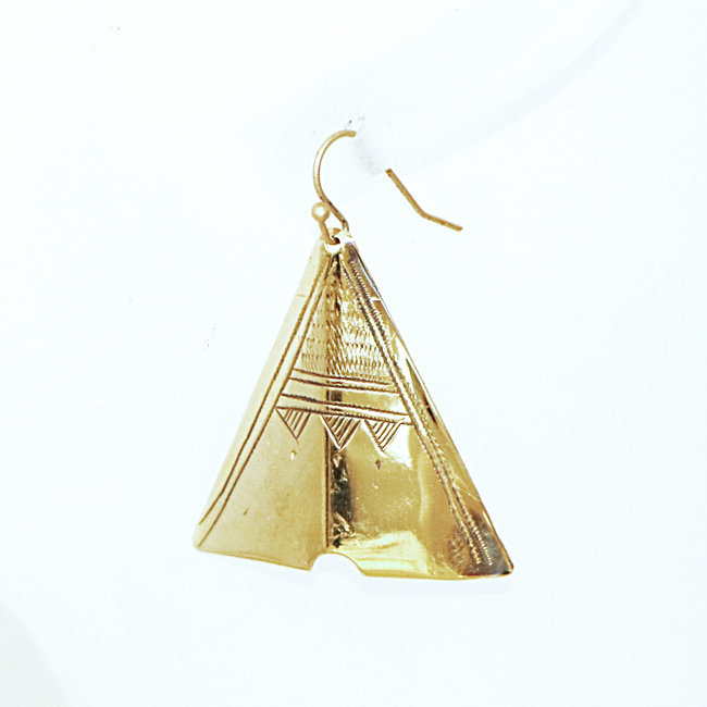 Bijoux ethniques touareg boucles d'oreilles pendantes longues tombantes triangles peul fulani gravées bronze dorée or - Mali 147 c
