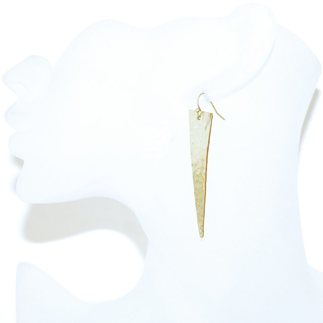 Bijoux ethniques Africains boucles d'oreilles pendantes longues tombantes triangles contemporaine classique peul fulani martelées bronze dorée or - Mali 148b