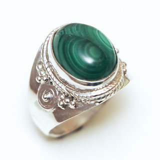 Bijoux ethniques Indiens bague en argent 925 massif femme pierre fine ovale filigranes Malachite vert vein ray spirales - Inde 197Sa