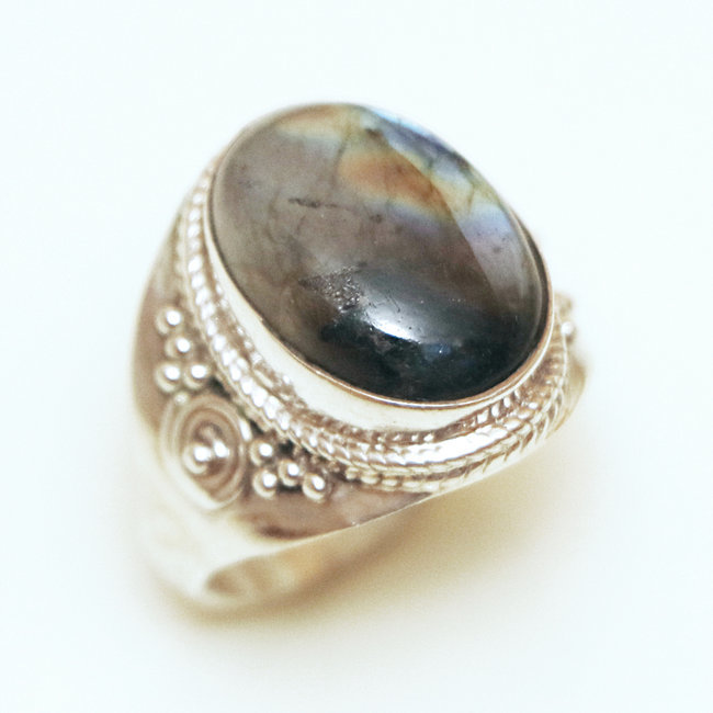 Bague chevalière ovale filigranes argent 925 et Labradorite - Inde 197 - M