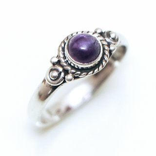 Bijoux ethniques Indiens bague argent 925 massif petite ronde filigranes pierre fine Amthyste violet - Inde 165 a