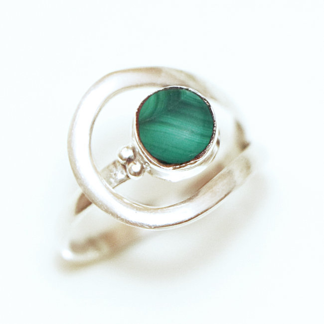 Bague argent massif 925 ajourée filigranes et Malachite - Inde 314