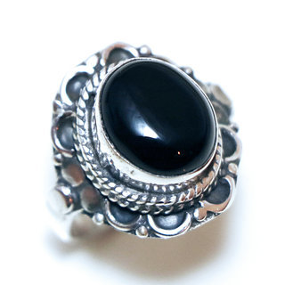 Bijoux ethniques Indiens bague en argent 925 massif femme pierre fine ovale filigranes Onyx noir fonc - Inde 329Ma