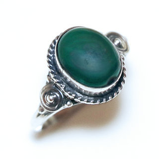 Bijoux ethniques Indiens bague en argent 925 massif fine femmes et pierre fine Malachite vert fonc marbr ovale filigranes spirales - Inde 063Ma