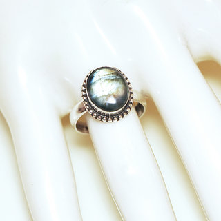 Bijoux ethniques Indiens bague en argent pierres semi-prcieuses 925 femmes et pierre fine Labradorite gris bleu petite ovale filigranes - Inde 075Mb