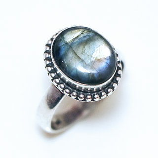 Bijoux ethniques Indiens bague en argent pierres semi-prcieuses 925 femmes et pierre fine Labradorite gris bleu petite ovale filigranes - Inde 075Ma