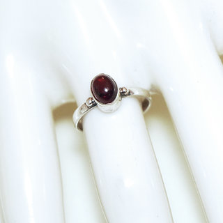 Bijoux ethniques Indiens bague en argent pierres semi-prcieuses 925 massif femme et pierre fine Grenat rouge fonc ovale filigranes perles - Inde 371b