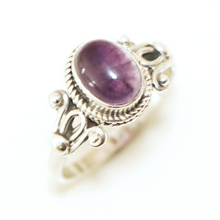 Bijoux ethniques Indiens bague en argent pierres semi-prcieuses925 massif femme et pierre fine Amthyste violet mauve artisanal fait main petite ovale filigranes grave - Inde 393a