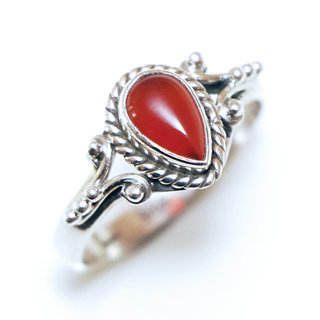 Bijoux ethniques Indiens bague en argent pierres semi-prcieuses925 massif femme et pierre fine Cornaline orange artisanal fait main petite goutte filigranes grave - Inde 396a