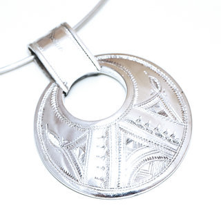 Bijoux touareg berberes Ethniques Africains pendentif en argent 925 massif femme grand rond grav artisanal ajour ouvert - Niger 009 a