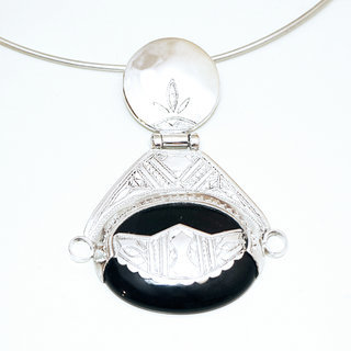 Bijoux Ethniques Touareg berberes grand pendentif artisanal argent 925 massif pierres semi-prcieuses ovale tte de desse onyx noir grav - Niger 034 b