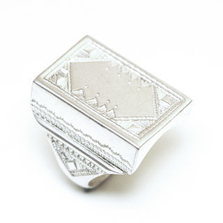 Bijoux ethniques touareg bague en argent 925 femme berbre chevalire fine rectangle grave artisanale personnalise - Niger 313a