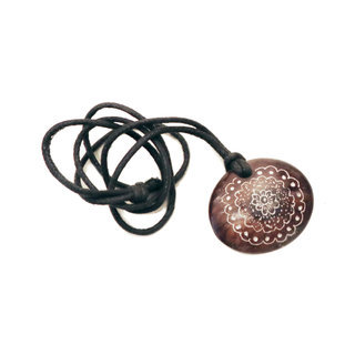 Bijoux Touareg Ethniques pendentif artisanal collier Pierre de l'Ar savon talc statite personnaliss ovale grav fleur - Niger 004 a