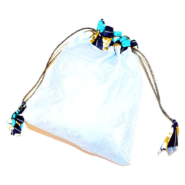 Pochette cadeau-bijoux en tissu wax bazin Pompon 16x13 cm bleu clair - Mali POPG007