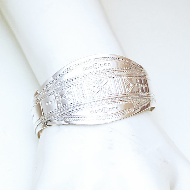 Bijoux touareg ethniques bracelet en argent 925 massif manchette femme berbère large réglable ajustable jonc ouvert gravé - Niger 097 b
