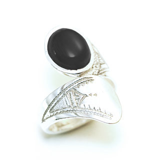 Bijoux ethniques touareg berbres bague en argent 925 massif femme homme pierres semi-prcieuses noir bandeau ruban Onyx ovale croise rglable ajustable fine - Niger 124 a