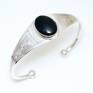 Bijoux ethniques touareg bracelet manchette en argent 925 massif homme femme grav large et pierre fine ovale Onyx noir cabochon - Niger 026 a