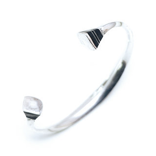 Bijoux ethniques touareg berbres bracelet en argent 925 massif homme femme enfant jonc ouvert rond souple et bois d'bne artisanal grav angle - Niger 071 d