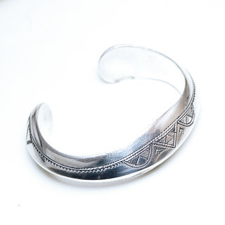 Bijoux ethniques touareg berberes bracelet manchette en argent 925 massif femme jonc large ouvert grav gravure artisanal - Niger 164 c