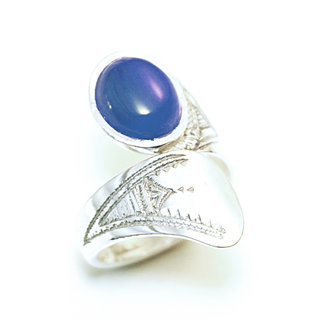 Bijoux ethniques touareg berbres bague en argent 925 massif ruban femme homme pierres semi-prcieuses agate bleue ovale bandeau ruban croise rglable ajustable fine - Niger 124 a